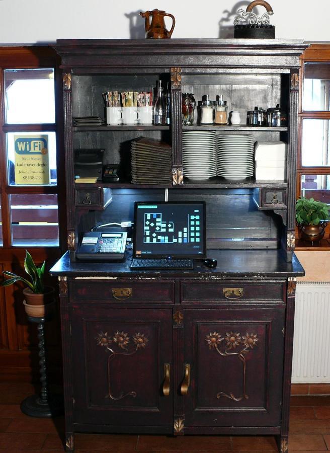 Kadarta Vendeglo Panzio Bed & Breakfast Veszprem Exterior photo
