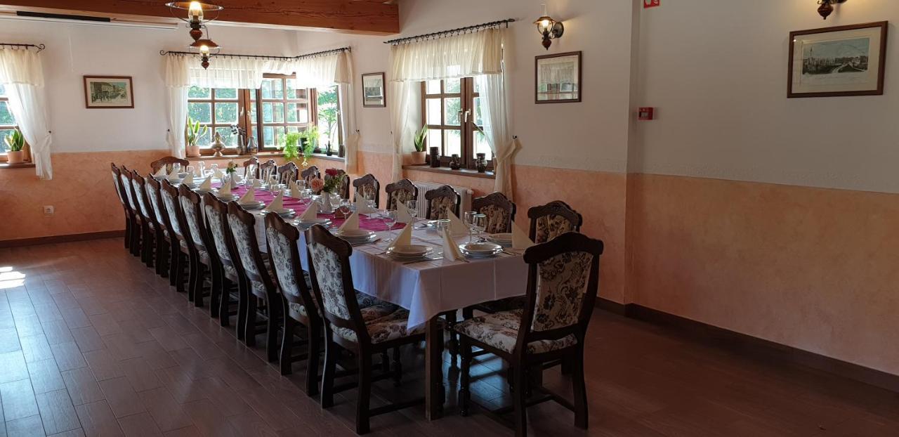 Kadarta Vendeglo Panzio Bed & Breakfast Veszprem Exterior photo