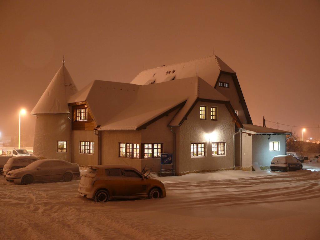 Kadarta Vendeglo Panzio Bed & Breakfast Veszprem Exterior photo