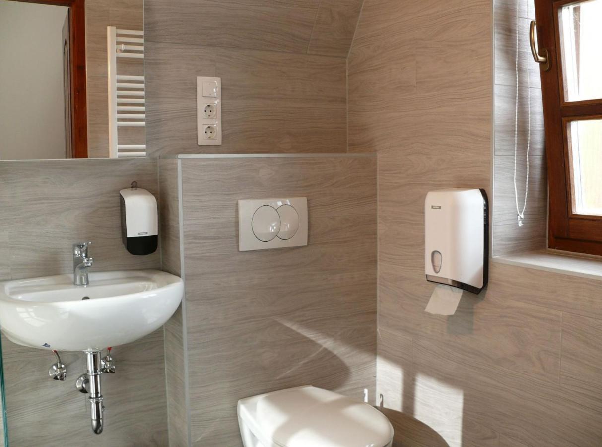 Kadarta Vendeglo Panzio Bed & Breakfast Veszprem Exterior photo