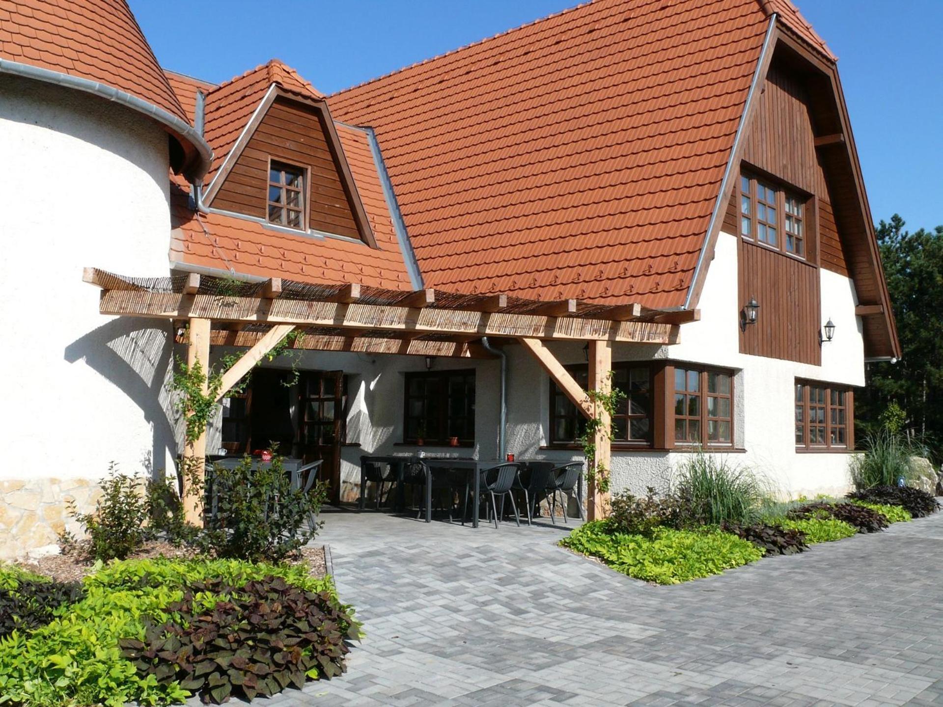 Kadarta Vendeglo Panzio Bed & Breakfast Veszprem Exterior photo